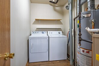 802 Dickinson Ave in Ames, IA - Foto de edificio - Interior Photo