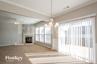 731 Mountain Laurel Dr in Canton, GA - Foto de edificio - Building Photo