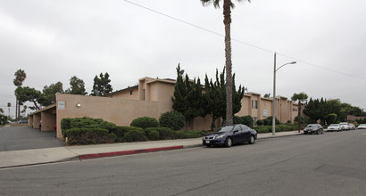 Adelphi Apartments in Anaheim, CA - Building Photo - Building Photo