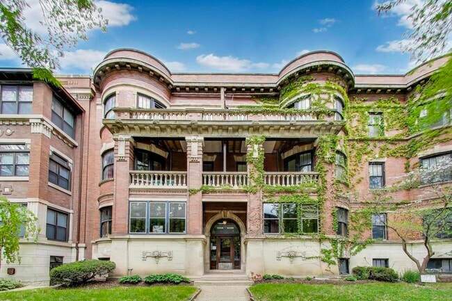 property at 5508 S Hyde Park Blvd