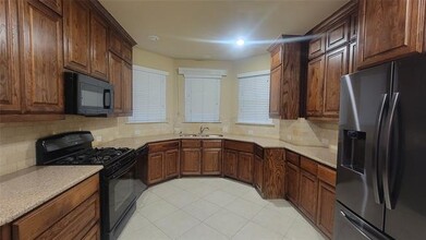 1020 Paradise Cove in Carrollton, TX - Building Photo - Building Photo