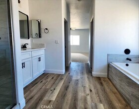 21053 Huasna Rd in Apple Valley, CA - Building Photo - Building Photo