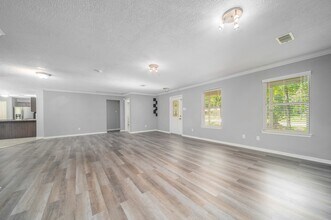 327 Chateau Woods Pkwy Dr in Conroe, TX - Building Photo - Building Photo