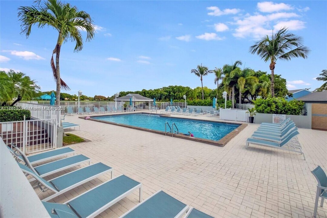 13724 SW 147th Cir Ln in Miami, FL - Building Photo