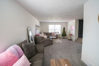 923 Burcham Dr in East Lansing, MI - Building Photo - Building Photo