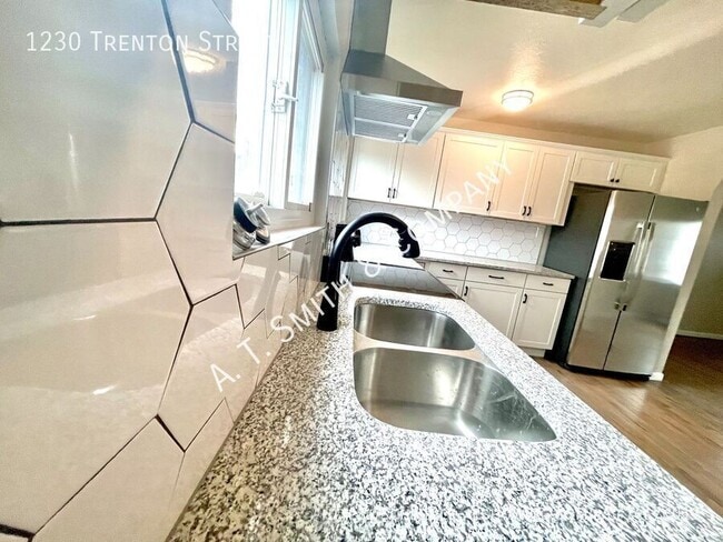 1230 Trenton St in Denver, CO - Building Photo - Building Photo
