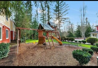 501 225th Ln NE in Sammamish, WA - Building Photo - Building Photo