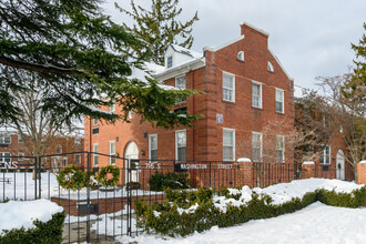 Old Town Gardens in Alexandria, VA - Building Photo - Primary Photo