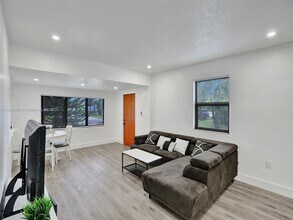 905 SW 22nd St in Fort Lauderdale, FL - Building Photo - Building Photo