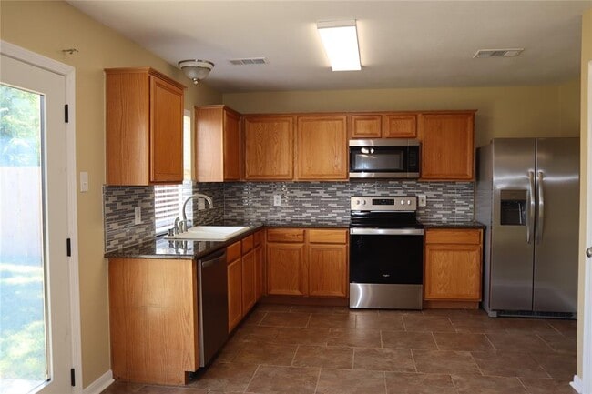 11735 Rolling Stream Dr in Tomball, TX - Building Photo - Building Photo