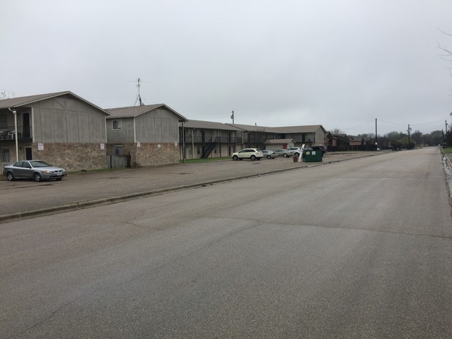 Saffari Apartments in Killeen, TX - Foto de edificio - Building Photo