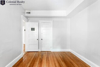 10 Strathmore Rd in Brookline, MA - Foto de edificio - Building Photo