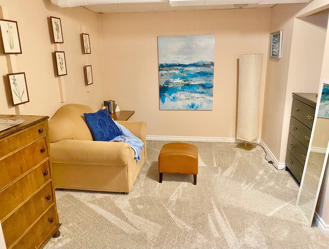 2340 E Nob Hill St SE, Unit Downstairs apartment in Salem, OR - Building Photo - Building Photo