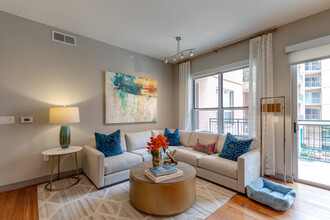 The William in Houston, TX - Building Photo - Interior Photo