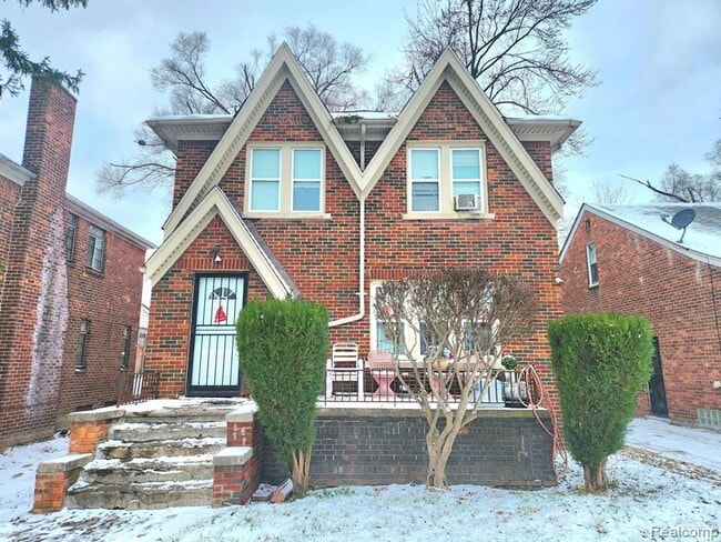 property at 15361 Sorrento Ave