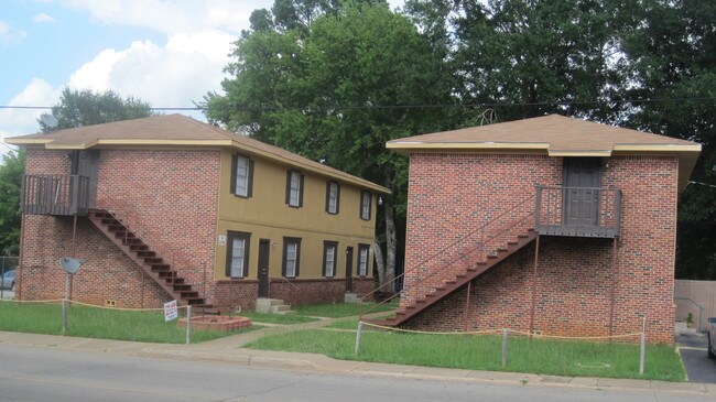 910 Wiley Ave in Marshall, TX - Foto de edificio - Building Photo