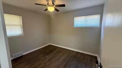 29614 Rosslyn Ave in Garden City, MI - Building Photo - Building Photo