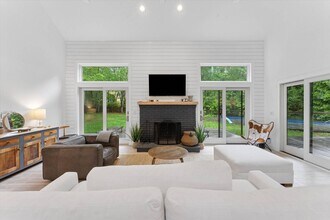 42 Partridge Dr in Sag Harbor, NY - Building Photo - Building Photo