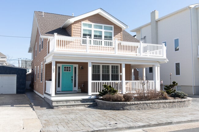 property at 107 S Richards Ave