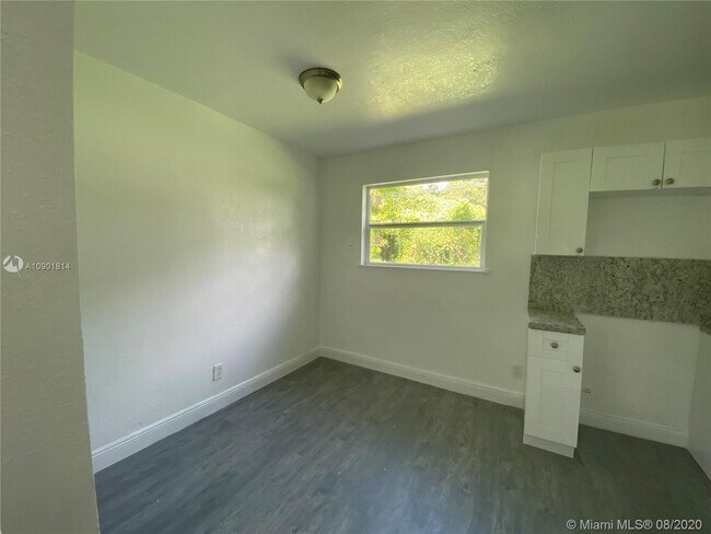5300 NW 25th Ave-Unit -4 in Miami, FL - Building Photo - Building Photo