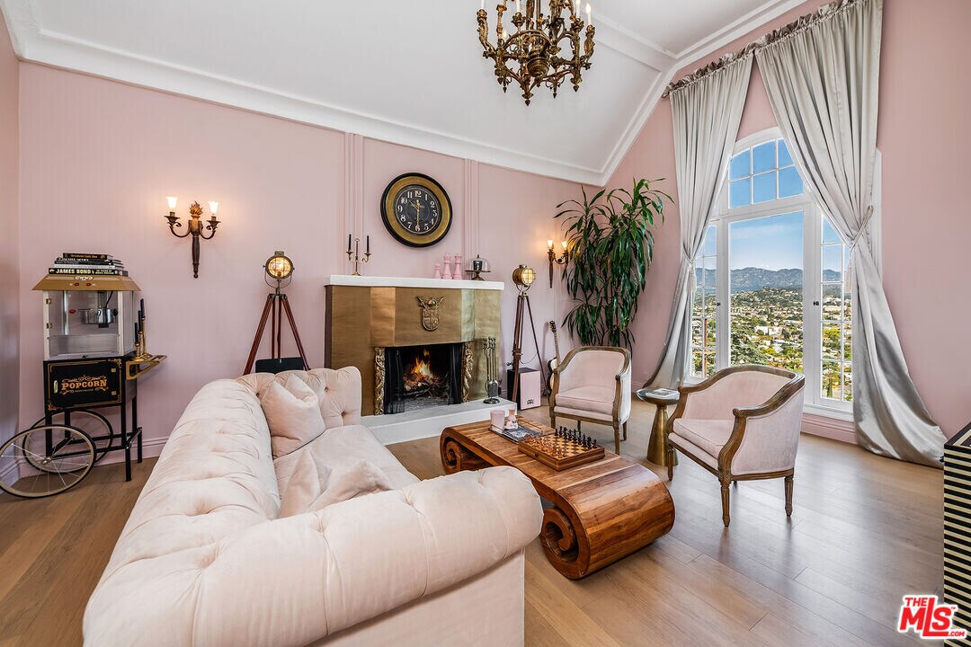 1427 Columbia Dr in Glendale, CA - Building Photo