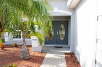 8285 Silver Birch Way in Lehigh Acres, FL - Foto de edificio - Building Photo