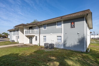 Tiger Den Apartments in Baton Rouge, LA - Building Photo - Building Photo
