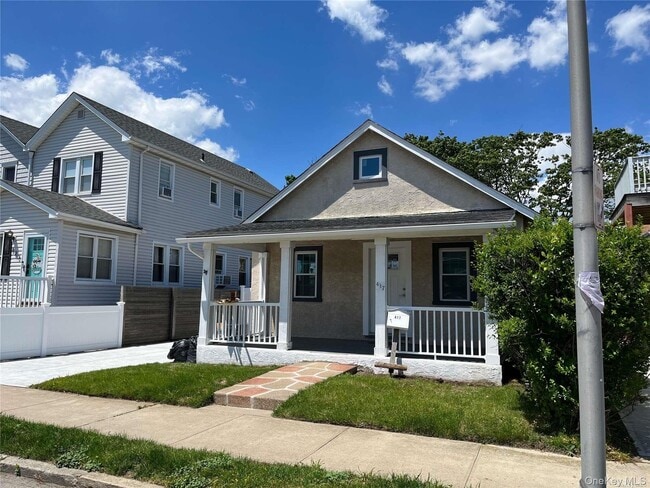 property at 417 W Hudson St