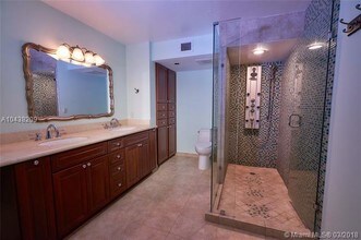 2843 S Bayshore Dr-Unit -6D in Miami, FL - Building Photo - Building Photo