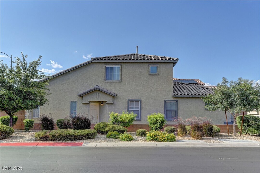 7919 Dexter Falls St in Las Vegas, NV - Building Photo