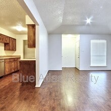6857 S Creek Dr in Fort Worth, TX - Building Photo - Building Photo