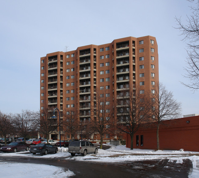 River Village Apartments in Flint, MI - Building Photo - Building Photo