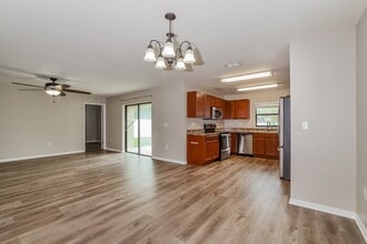 2443 Bracknell Forest Trail in Tavares, FL - Building Photo - Building Photo