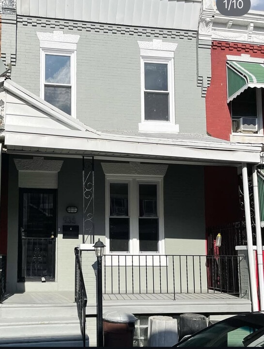 935 N Saint Bernard St in Philadelphia, PA - Building Photo