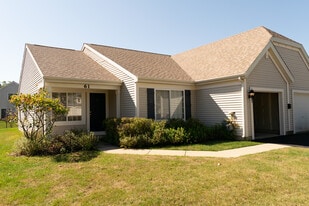 61 W Providence Ln in Round Lake, IL - Building Photo