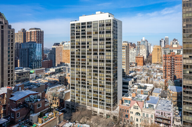 50 E Bellevue Pl in Chicago, IL - Foto de edificio - Building Photo