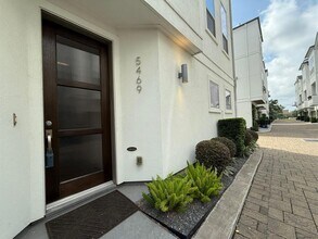 5469 Larkin St in Houston, TX - Building Photo - Building Photo