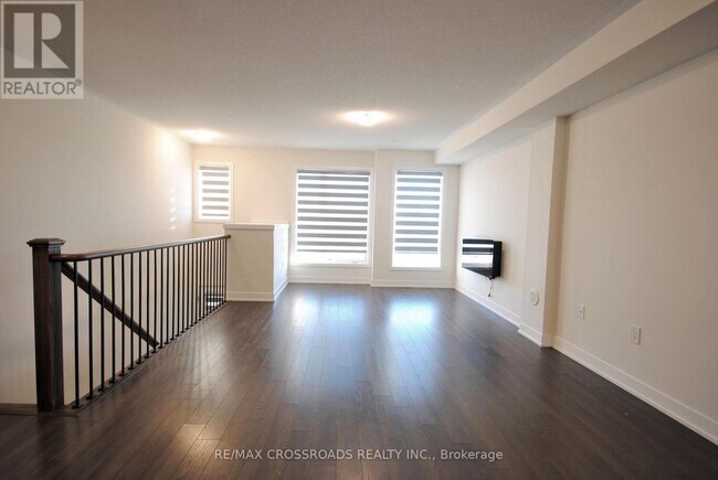 36 Shawfield Way in Whitby, ON - Building Photo - Building Photo