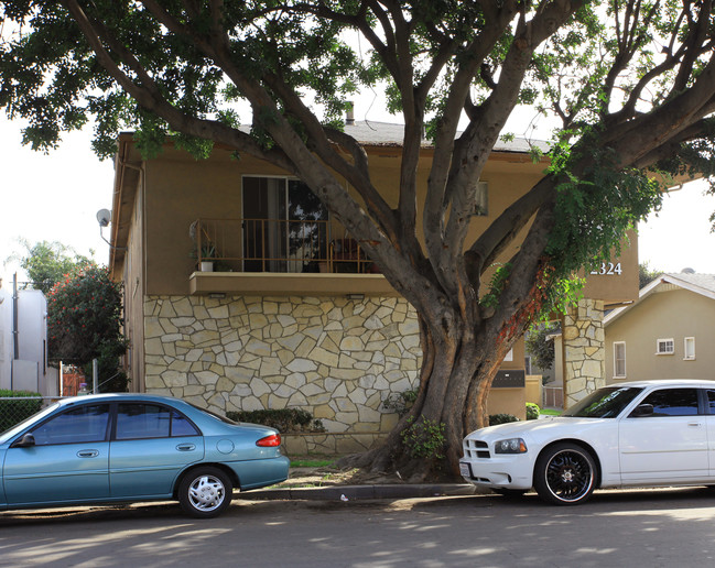 2324 Cedar Ave in Long Beach, CA - Building Photo - Building Photo