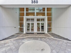 350 NE 24th St, Unit 613 in Miami, FL - Foto de edificio - Building Photo