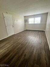 402 Caroline Ave in Hubbard, OH - Building Photo - Building Photo