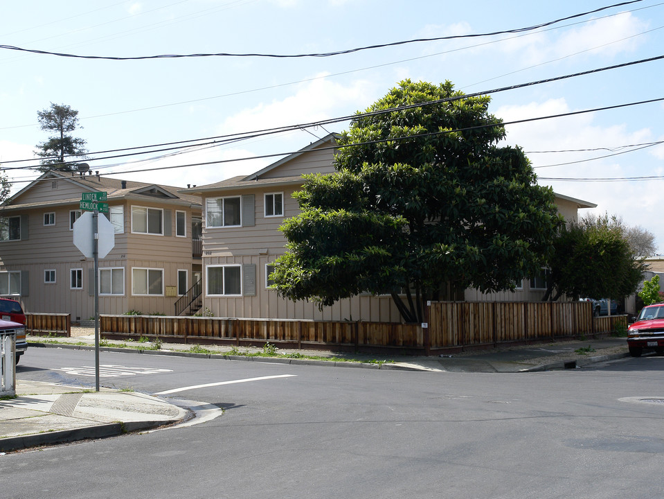 202 Linden St in Redwood City, CA - Building Photo