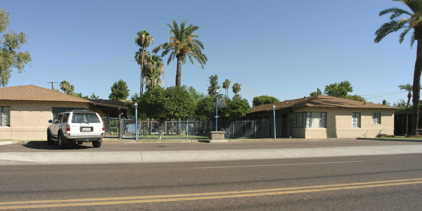 Country Belle Apartments in Phoenix, AZ - Building Photo