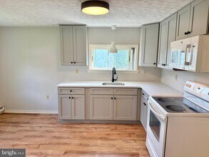 1552 E Philadelphia Ave in Gilbertsville, PA - Building Photo - Building Photo