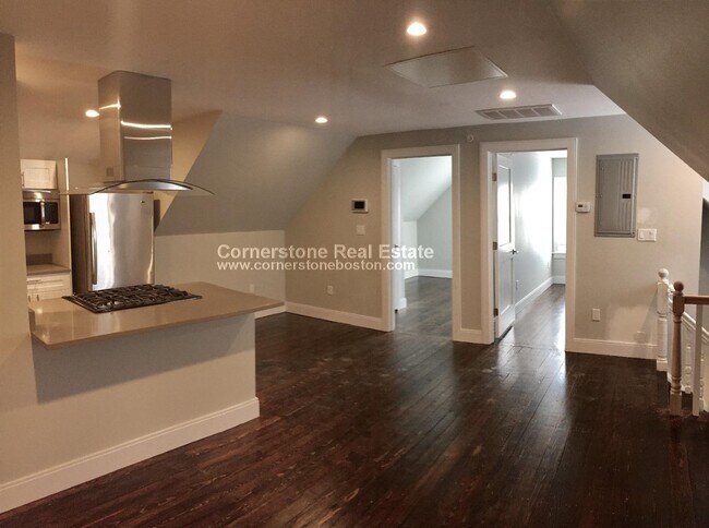 19 Dorset St, Unit 4 in Boston, MA - Foto de edificio - Building Photo