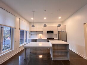1131 W Winona St in Chicago, IL - Building Photo - Building Photo