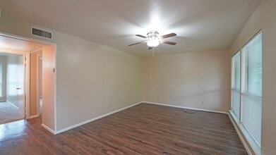 202 E Oak St in Weatherford, TX - Building Photo - Building Photo
