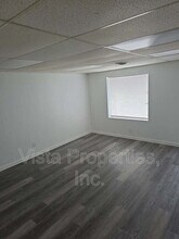 7292 Manslick Rd in Louisville, KY - Foto de edificio - Building Photo