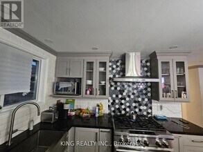 164 Clements Rd E in Ajax, ON - Building Photo - Building Photo