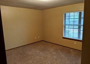 14100 Valley Forge Ln in Edmond, OK - Building Photo - Building Photo